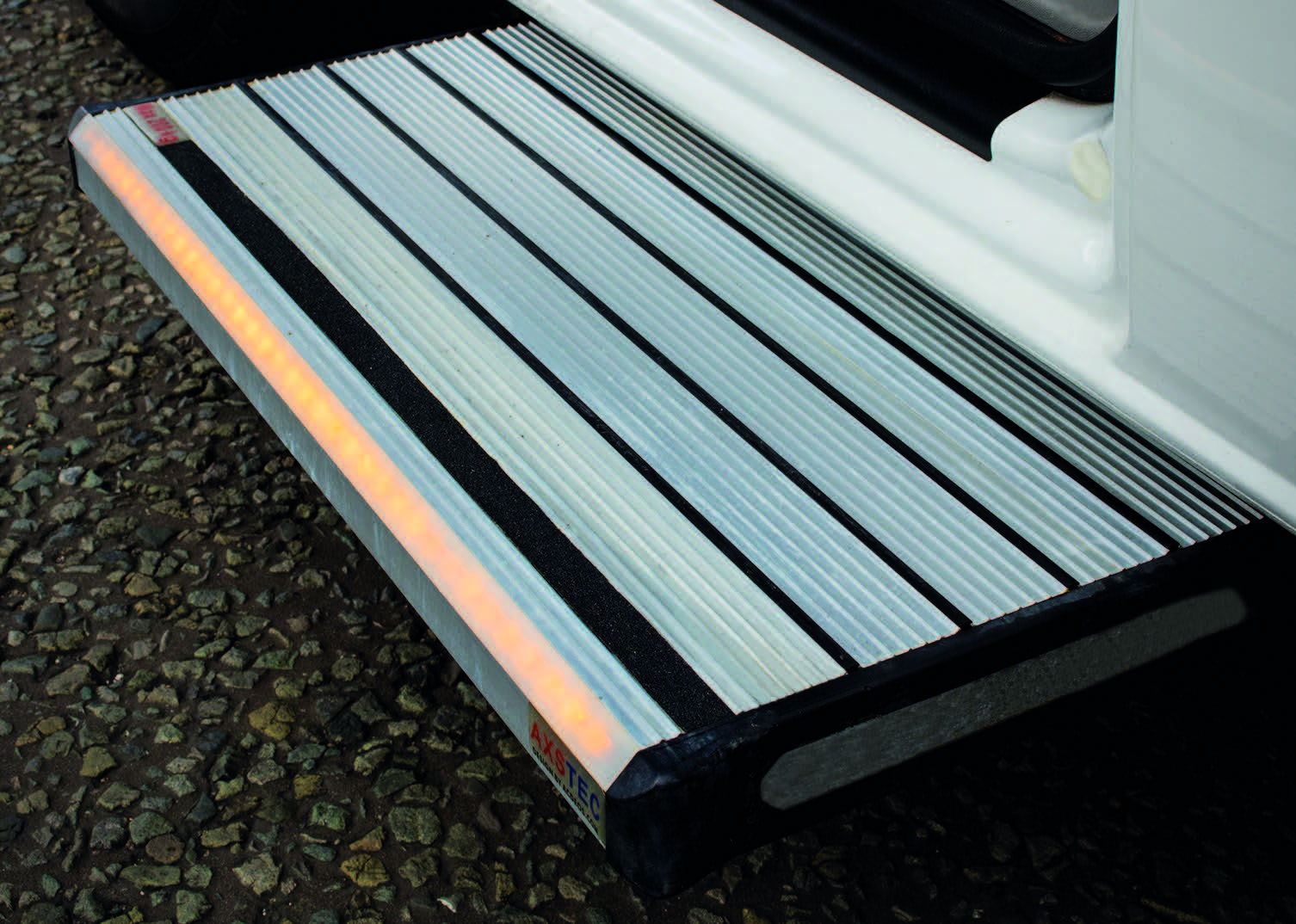 VERSA AXS-FL step Mobility Networks LEDs